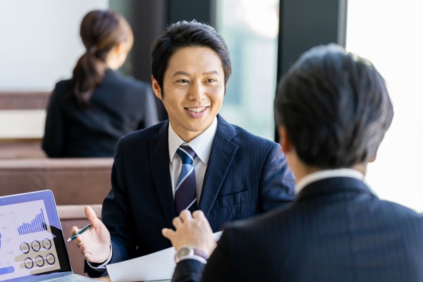 プレゼンテーションで必要なスキルとは？能力を向上させる方法を解説サムネイル