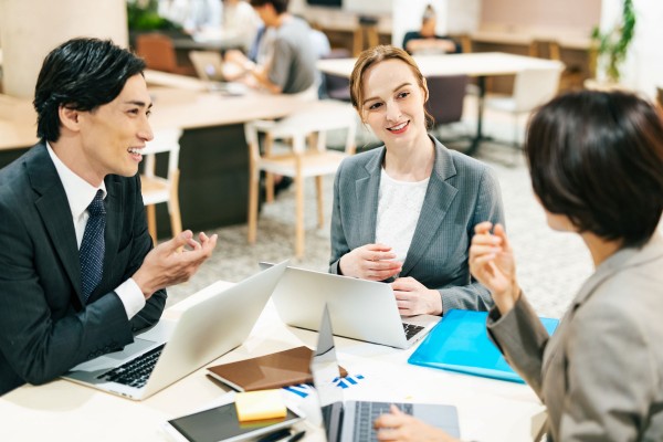 会議が有意義になるファシリテーションスキルとは？詳しく解説サムネイル
