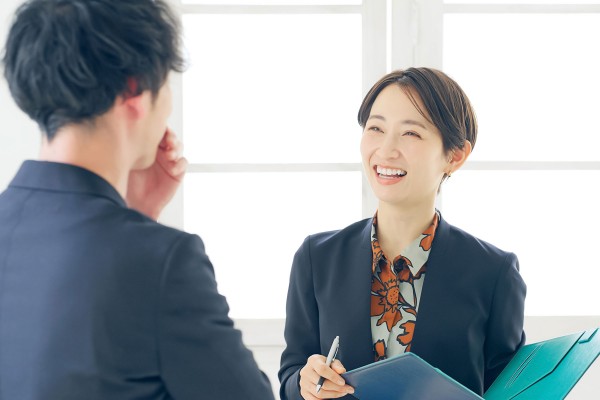 ビジネスにおけるヒアリングスキルの必要性とは？その方法について解説サムネイル